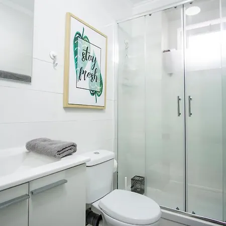 Sunny In A Typical Neighborhood * Lissabon