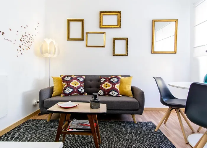 Sunny In A Typical Neighborhood Apartmán