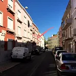Sunny In A Typical Neighborhood דירה *
